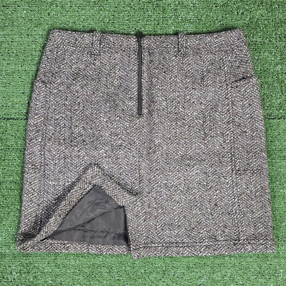 EDDIE BAUER | 48% WOOL BLEND CHEVRON WOVEN MINI SKIRT w\ BUTTONED SIDE POCKETS - Picture 11 of 15